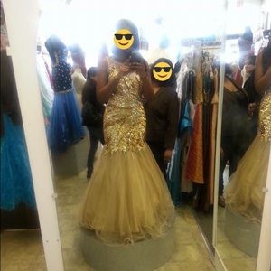 Gold Mermaid prom dress.